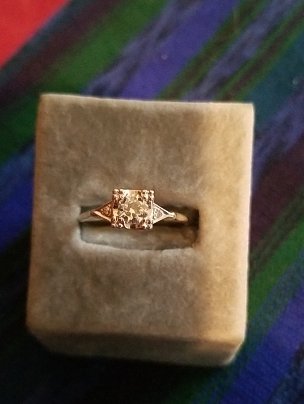 Vintage 14K Gold Ring with Diamonds - Picture 3 of 7